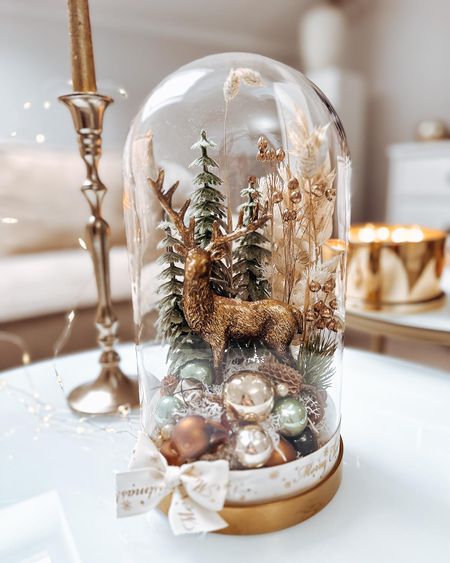 Szklana kopuła Renifer w lesie  (PREMIUM)