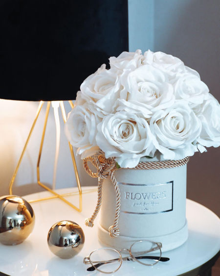 Flower Box śmietankowe róże jedwabne MIDI (PREMIUM)