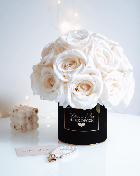 Flower Box śmietankowe róże czarne pudełko  (PREMIUM)