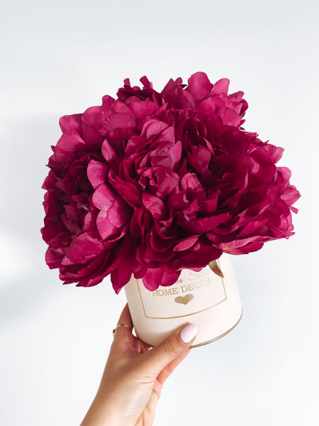 Flower Box peonie jedwabne  fuksja pudełko krem (PREMIUM)