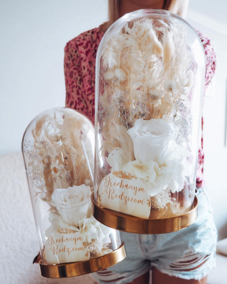 Szklana kopuła z wieczną różą duża złota podstawa biało beżowa (PREMIUM)