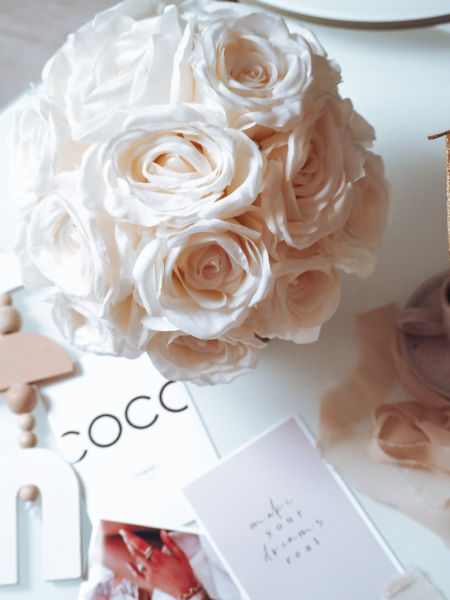 Flower Box śmietankowe róże złote pudełko  (PREMIUM)