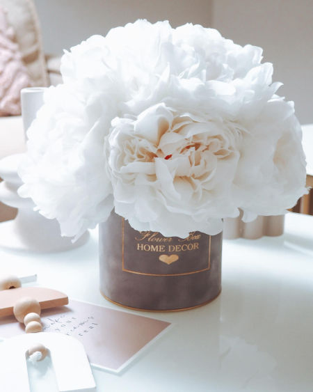 Flower Box peonie jedwabne śmietankowe szare pudełko (PREMIUM)